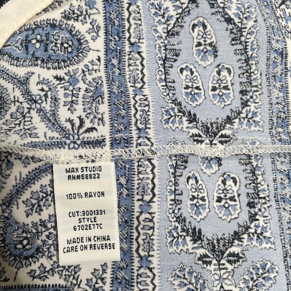 Max Studio Women’s Sleeveless Blue Paisley Design Bohemian w/Tassels Shirt SZ m - Picture 4 of 6
